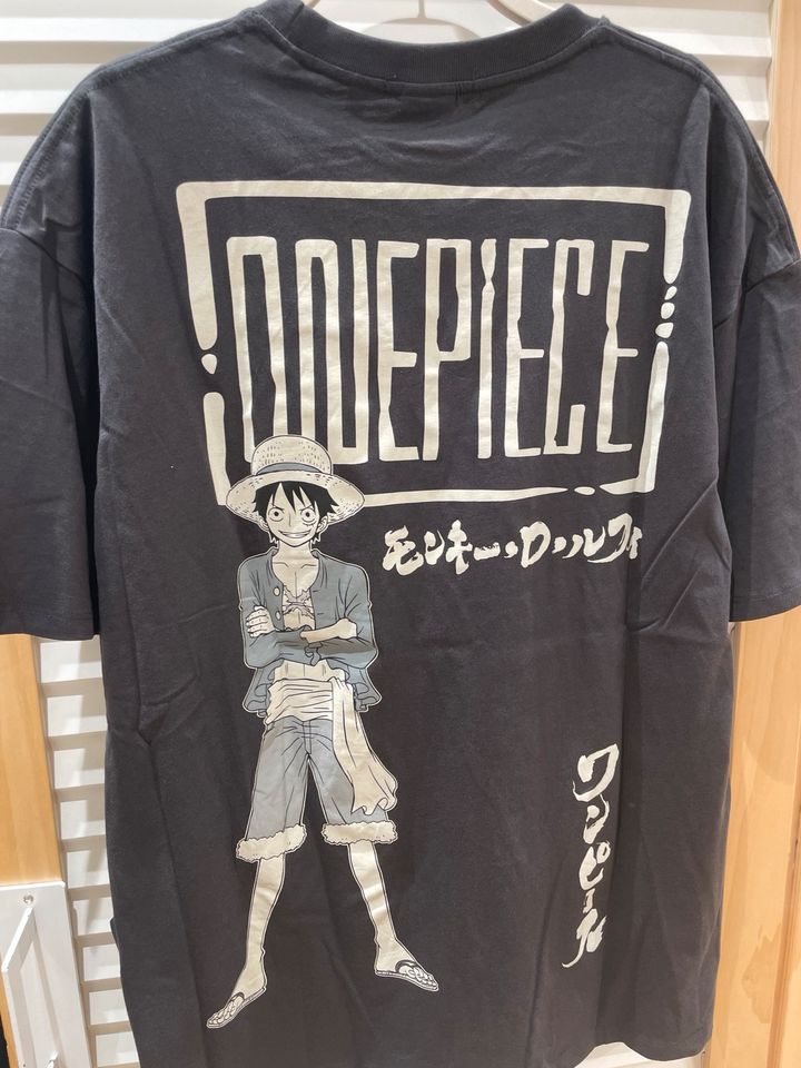 One Piece Tshirt Ruffy schwarz grau in Solingen