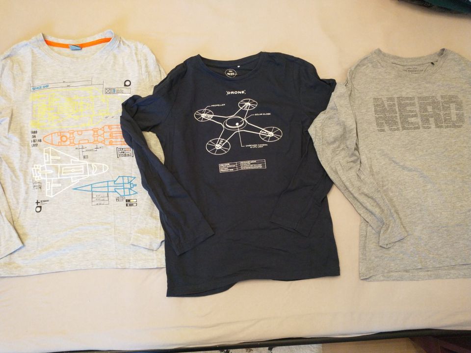 Shirt Space Ship 146 152,  Drone 152, NERD 146 152 je 5€ in Bensheim