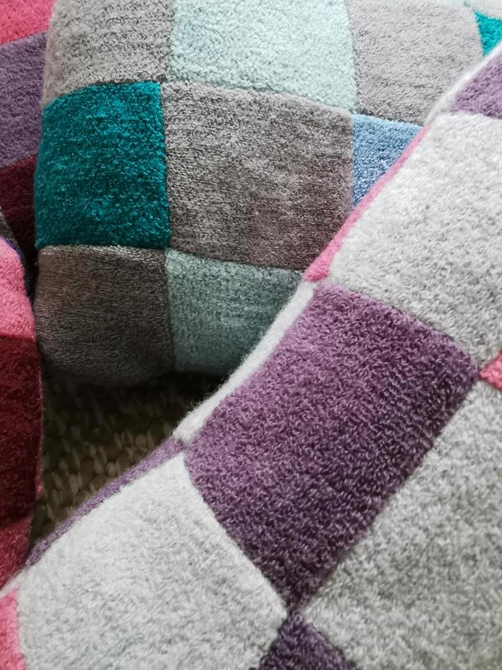 7 kleine Kissen aus Wollfrottee Merino/Seide Handmade 22x24 cm in Eutin