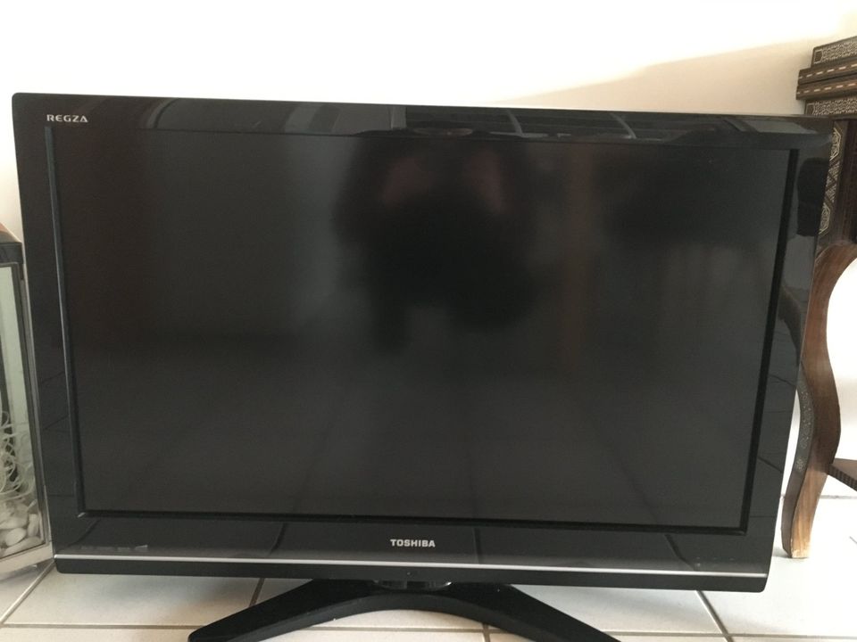 Fernseher Toshiba 37XV635D mit Fernbedienung 37 Zoll in Hambrücken