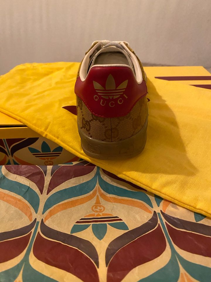 Gucci x Adidas Gazelle EU 42 GG Beige Brown NEU & OVP in Düsseldorf