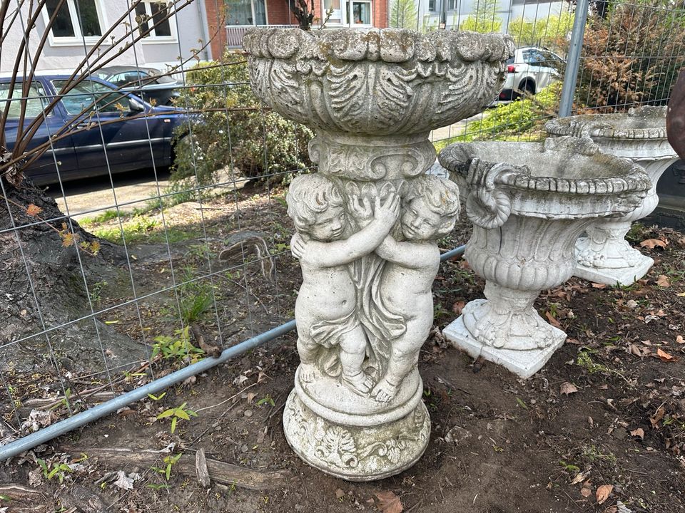 Alte Franz. Skulpturen, Brunnen + Pflanzkübel/Pflanztöpfe in Düsseldorf