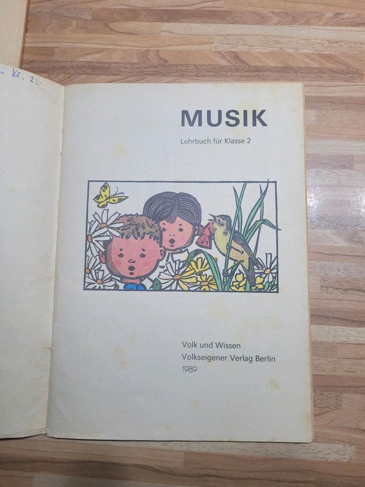 DDR Schulbuch Musik Klasse 2 und Musik Klasse 4 in Wismar