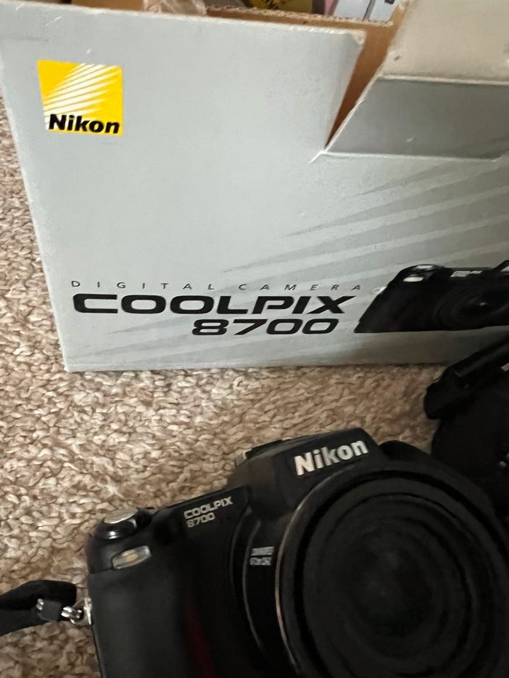 Nikon Kamera mit Zubehör Coolpix 8700 in Nürnberg (Mittelfr)