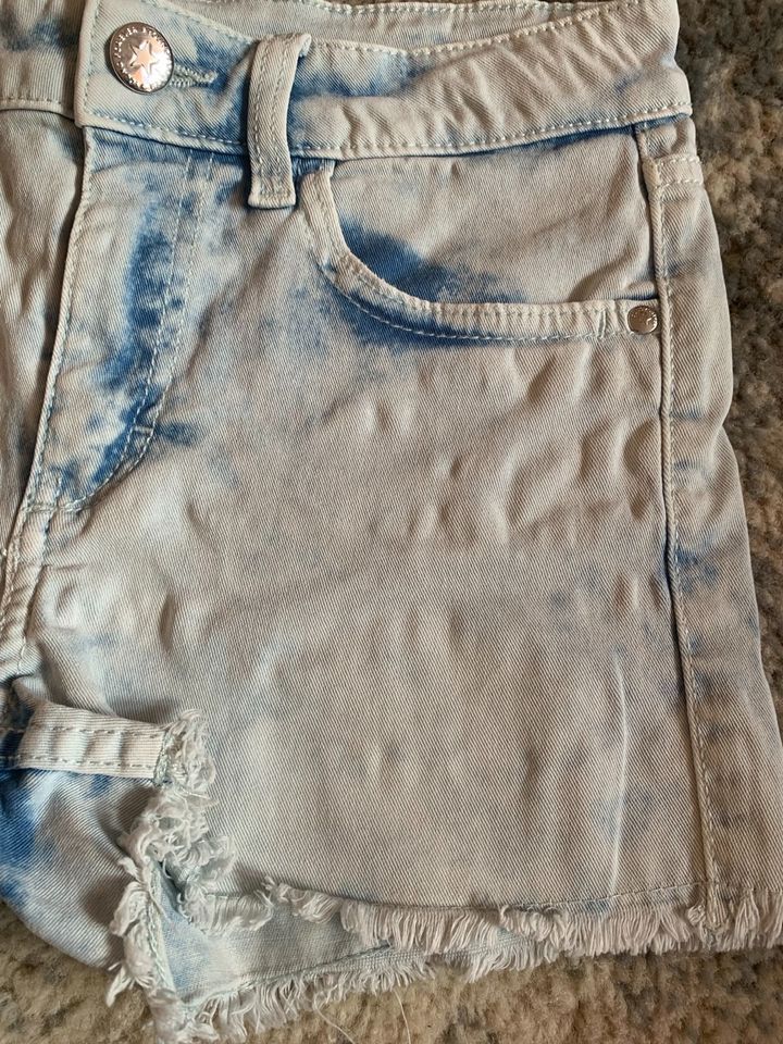 H&M Shorts Jeansshorts kurze Hose 140 in Welfesholz