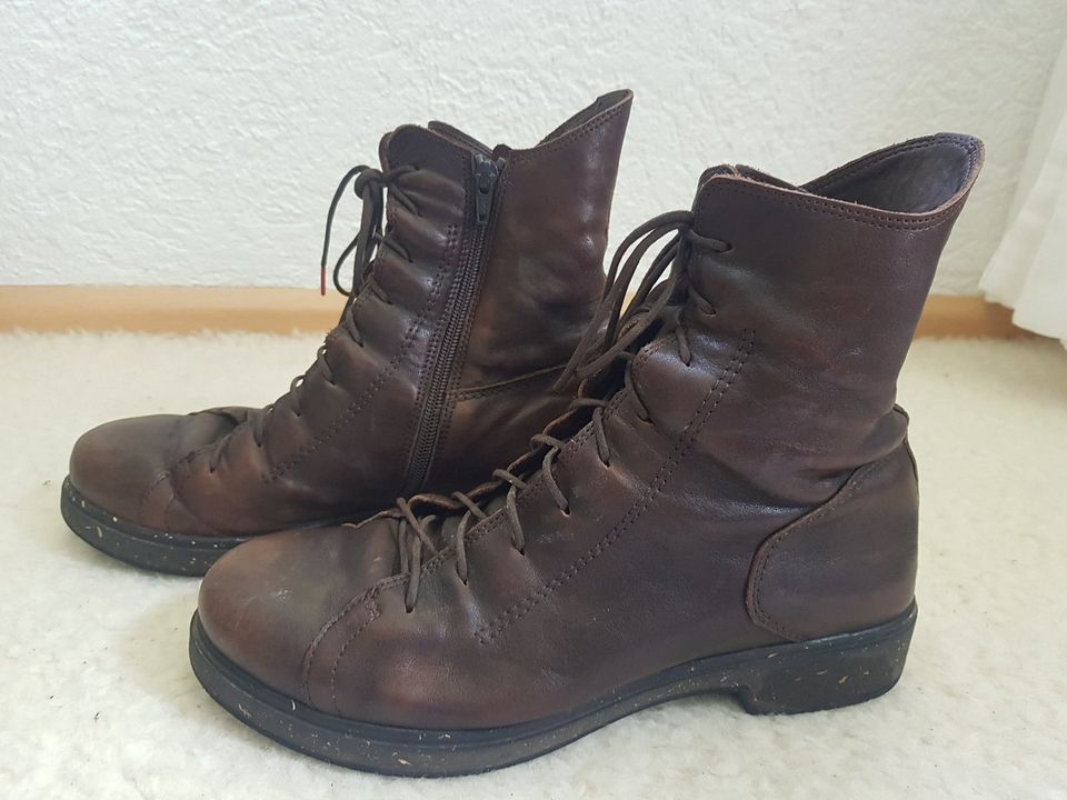 Schnürstiefel in Freiburg im Breisgau