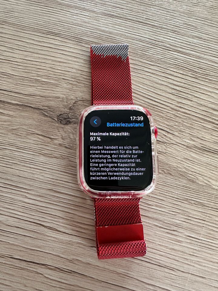 Apple Watch Series 8 Red 45mm mit Spigen Thin Fit Transparent in Krefeld