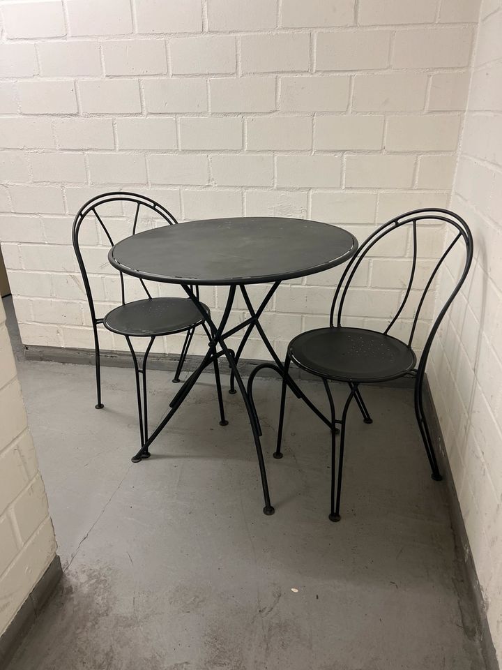 Tisch mit 2 Stühle in Leverkusen
