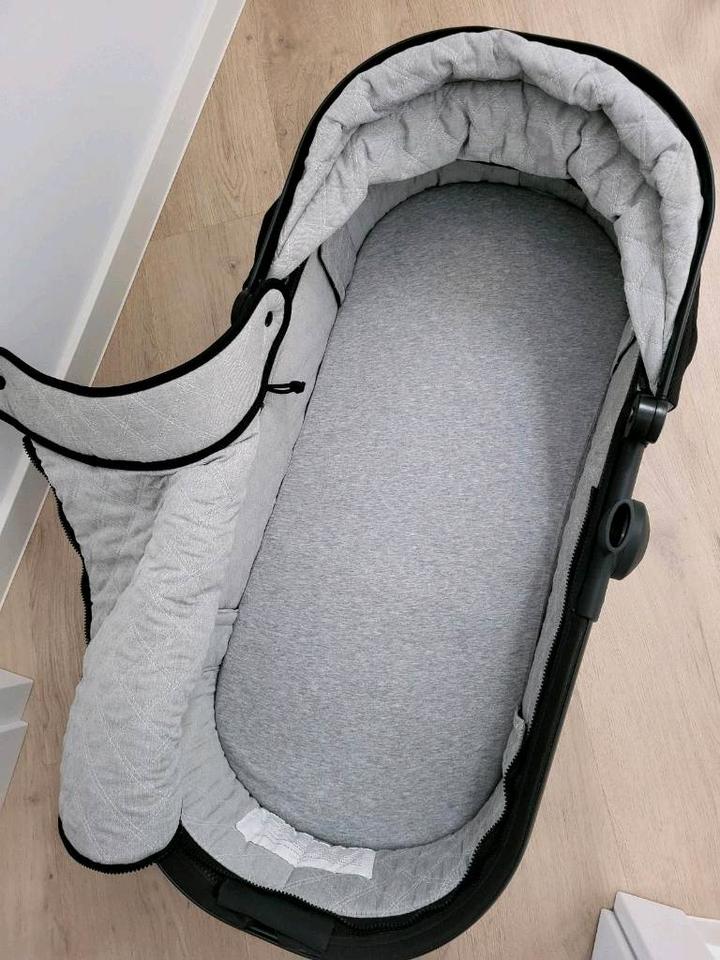 Kinderwagen Babyschale - Joolz Day Studio Kombiset + Fußsack Nior in Kaufungen