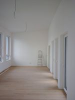 Anfragen NUR per E-Mail. Moderne Studiowohnung mit Loft-Charakter (hohen Decken, Balkon, Aufzug, Schlafzimmer) im 4-OG Nähe Magistrat Bremerhaven. Häfen - Bremerhaven Vorschau