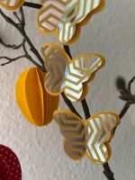 4 Schmetterlinge gelb/silber 3D mit Holzklammer Papier Handarbeit Nordrhein-Westfalen - Gladbeck Vorschau