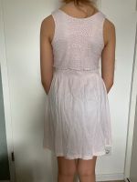 Kleid Creme/zart rosa mit Spitze 140 Nordrhein-Westfalen - Steinheim Vorschau