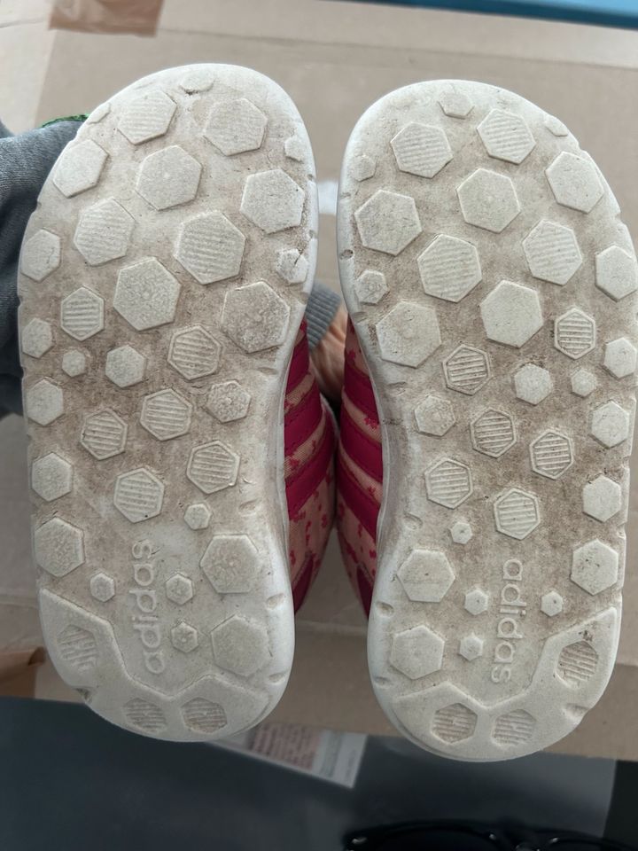 Adidas 24 pink/rosa in Brück