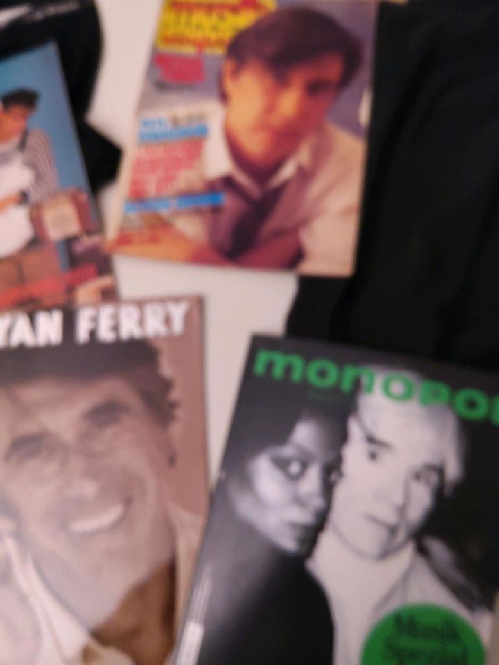 Brian Ferry Zeitschriften Polohemd etc. für Fans in Berlin