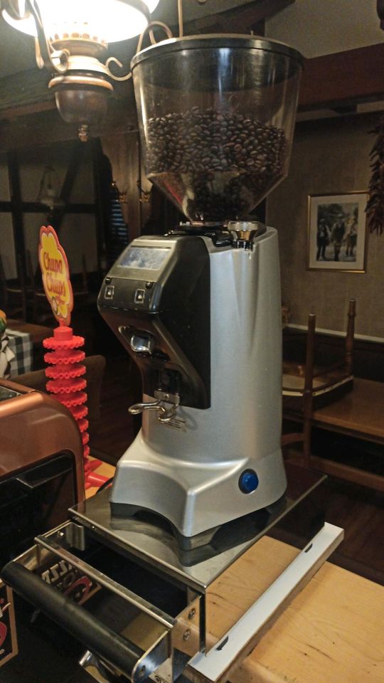 Kaffeemaschine inkl. Kaffemühle in Wuppertal