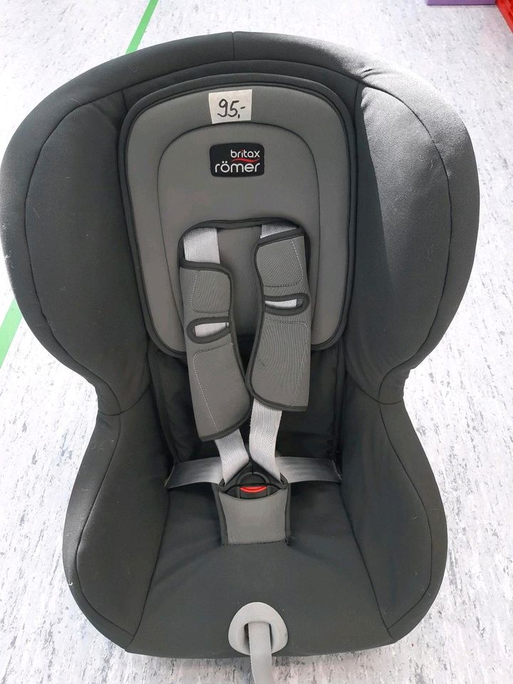 Kindersitz Britax Römer Versafix 9-18kg Gurt & Isofix in Neuenbürg