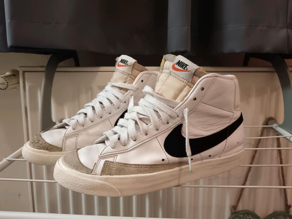 2×Nike Blazer  Schuhe 39 + 40 in Frankfurt am Main