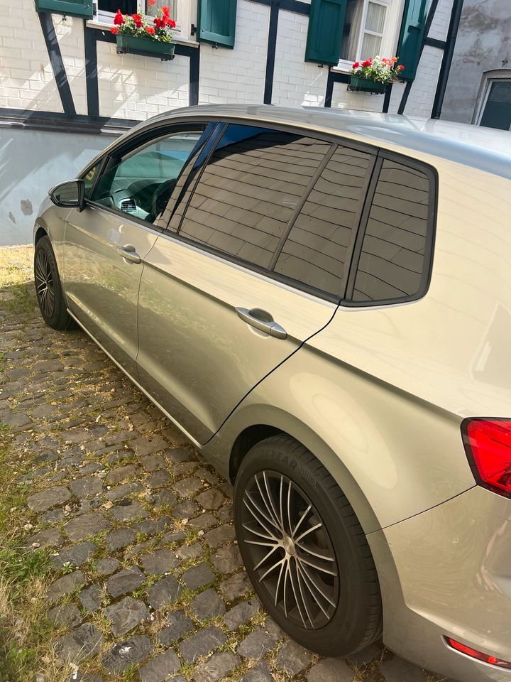VW Golf Sportsvan mit unfallschaden in Hagen