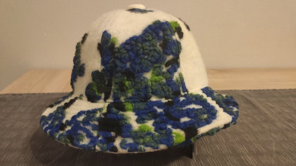 Kangol Hut warm bunt weiß blau L neu in Saarbrücken