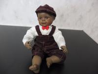 Ältere Dunkelhäutige Puppe. Höhe sitzend ca. 25 cm Rheinland-Pfalz - Rammelsbach Vorschau
