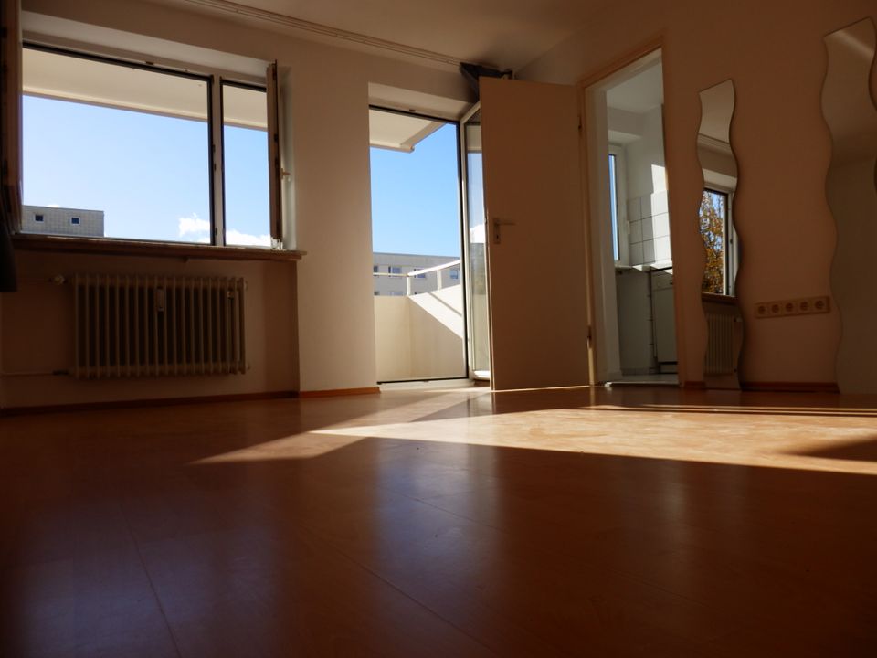 Helle schöne Wohnung mit großen Balkon in Top -Lage zu verkaufen in München