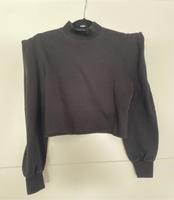 Schwarzer cropped Pullover Bershka Größe S Schulterpolster Niedersachsen - Wolfsburg Vorschau