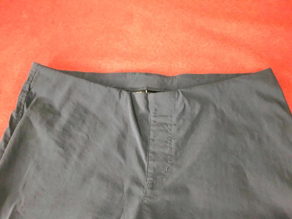 Damen Stretch 3/4 Hose Größe 44/46 L marineblau in Neuhausen