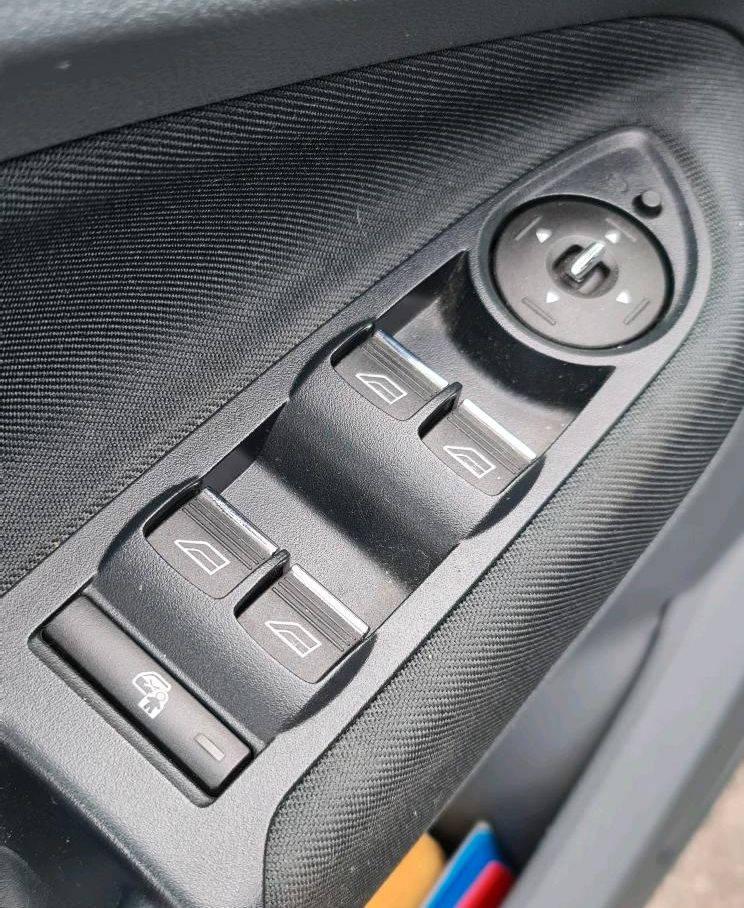 Ford C-Max Titanium 1.6 AHK TÜV viele Neuteile in Brakel