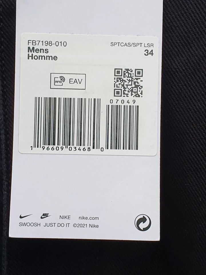 Nike Life Men's Carpenter Pants Größe 34 Neu in Halle (Westfalen)