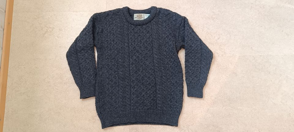 Hochwertiger Pullover aus 100% Schafswolle in Ravensburg