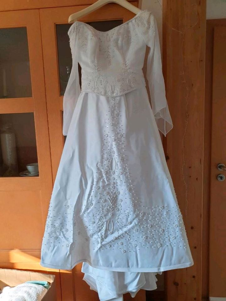 Brautkleid, Hochzeitskleid, weiß mit Schleppe, Perlen, Unterrock in Oberhausen