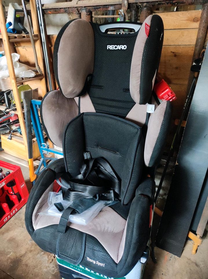 RECARO Young Sport Kindersitz 15-36kg in Schwarmstedt