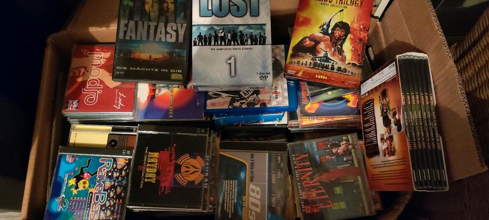 CD Sammlung plus ein paar DVDs in Herford