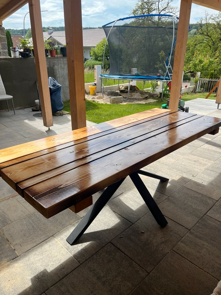 Garten Tisch Massiv Holz in Haarbach