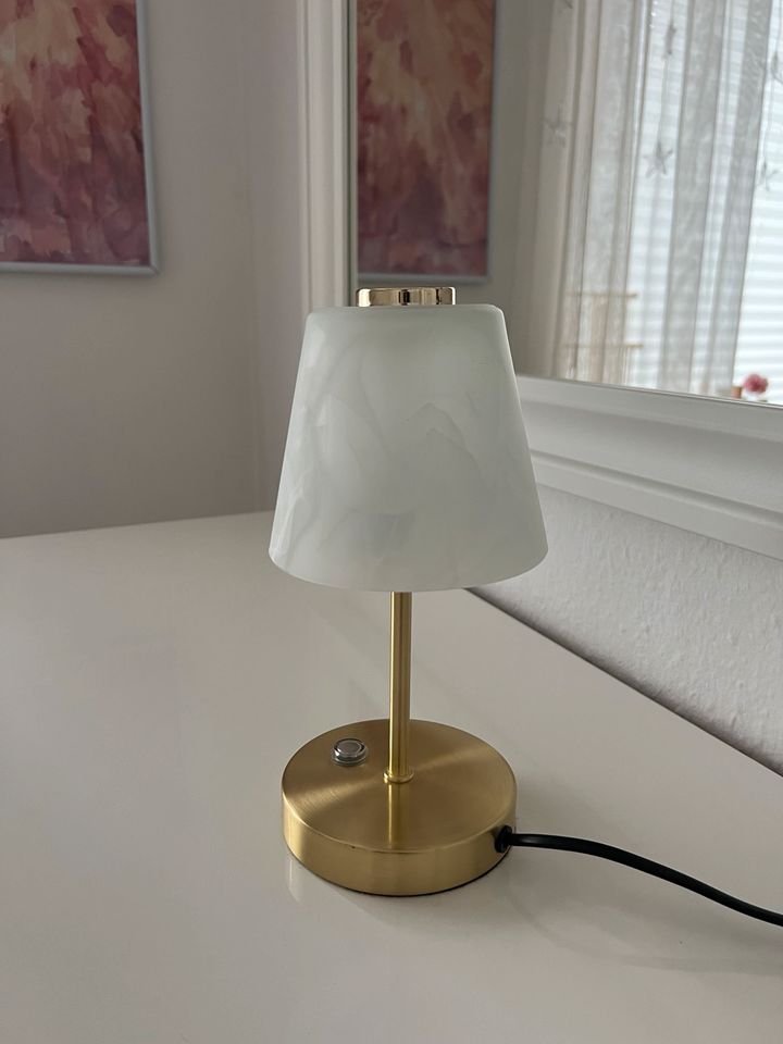 Nachttischlampe Marmoroptik Weiß Gold in Oldenburg