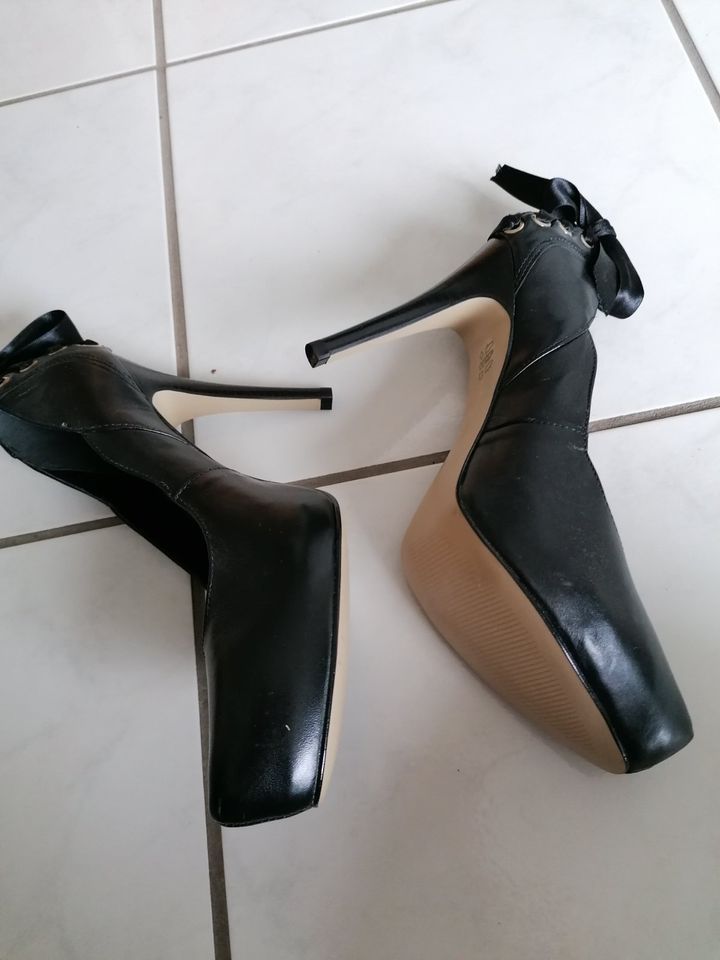 schwarze Echt Leder Stilettos von Via Uno Gr.40 in Kerpen