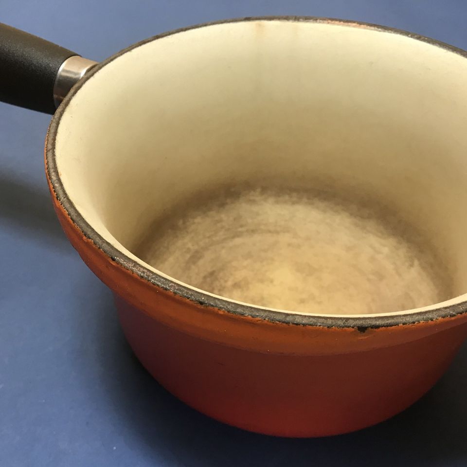 Le Creuset - Gestell mit 3 Stieltöpfen . Deckel und Pfanne in Hückelhoven