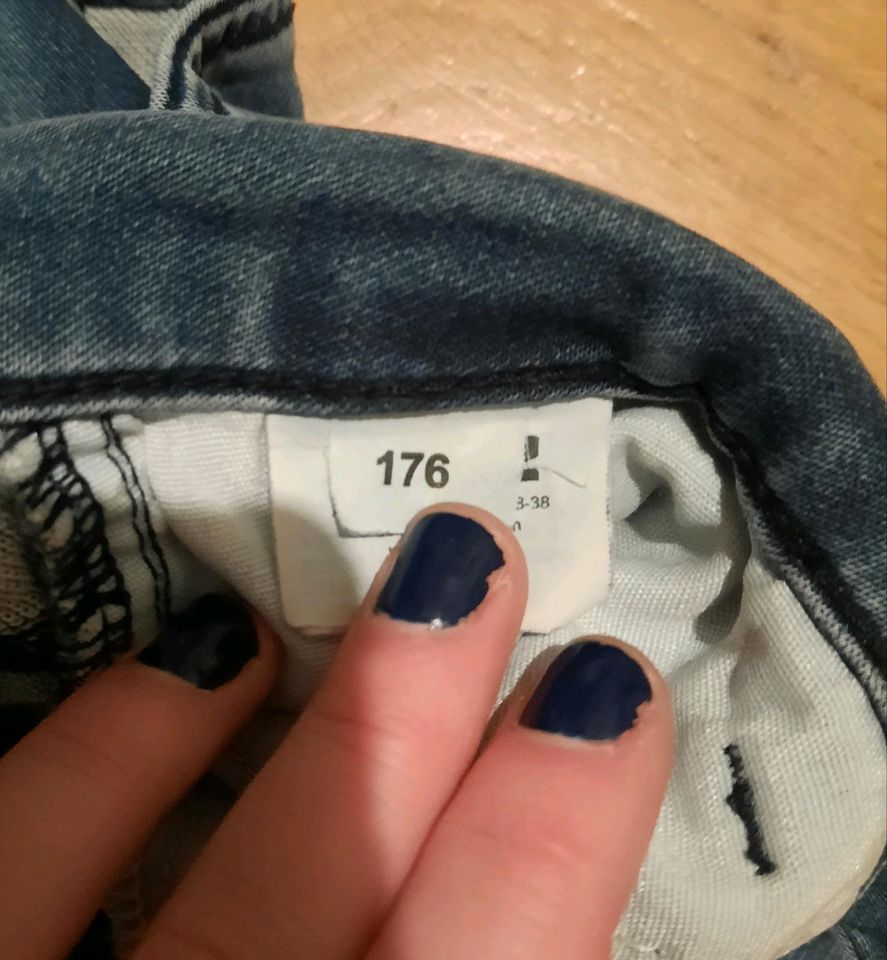 Kurze Jeans 176 in Hannover