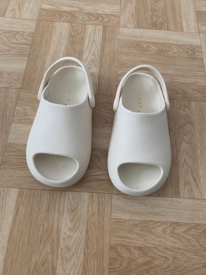 Badeschuhe/Sandalen für Kinder unisex Schuhgröße 11 in Geisenheim