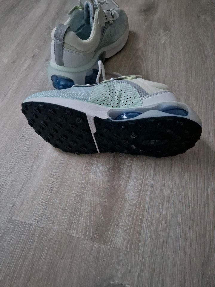 Nike Turnschuhe Sniker NEU Gr. 39 in Steinbach-Hallenberg (Thüringer W)