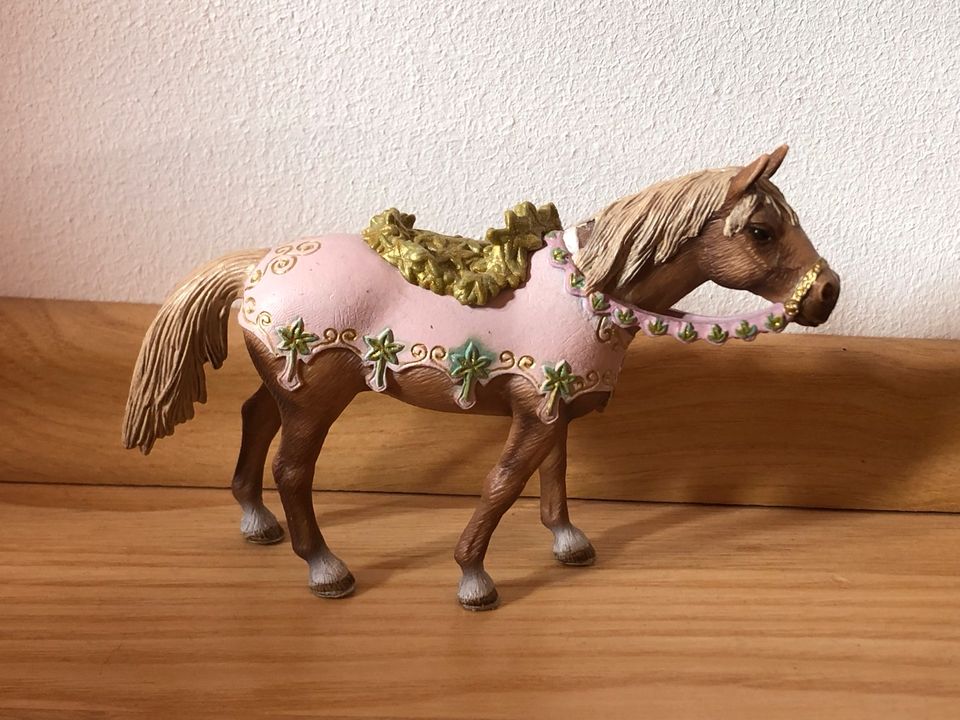 Schleich Elfe mit Flügel auf Pferd mit Efeusattel in Brannenburg