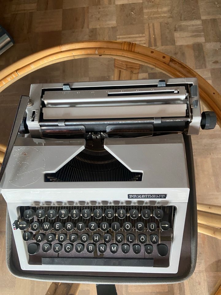Schreibmaschine Präsident guter Zustand in Hemmingstedt