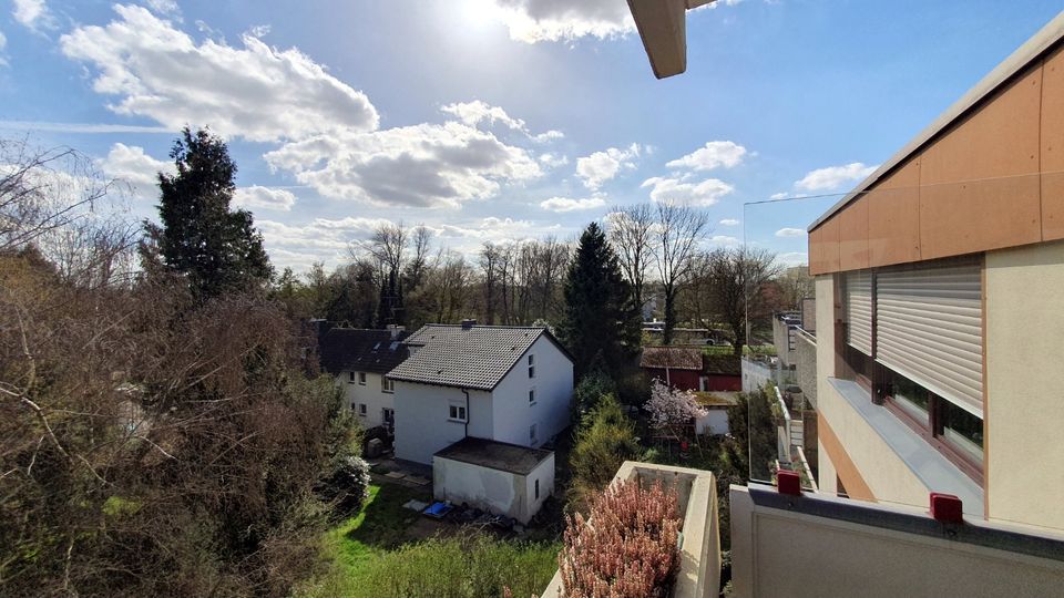 Schicke, großzügige Eigentumswohnung mit südseitigem Balkon und offenem Kamin in Bochum-Wiemelhausen in Bochum