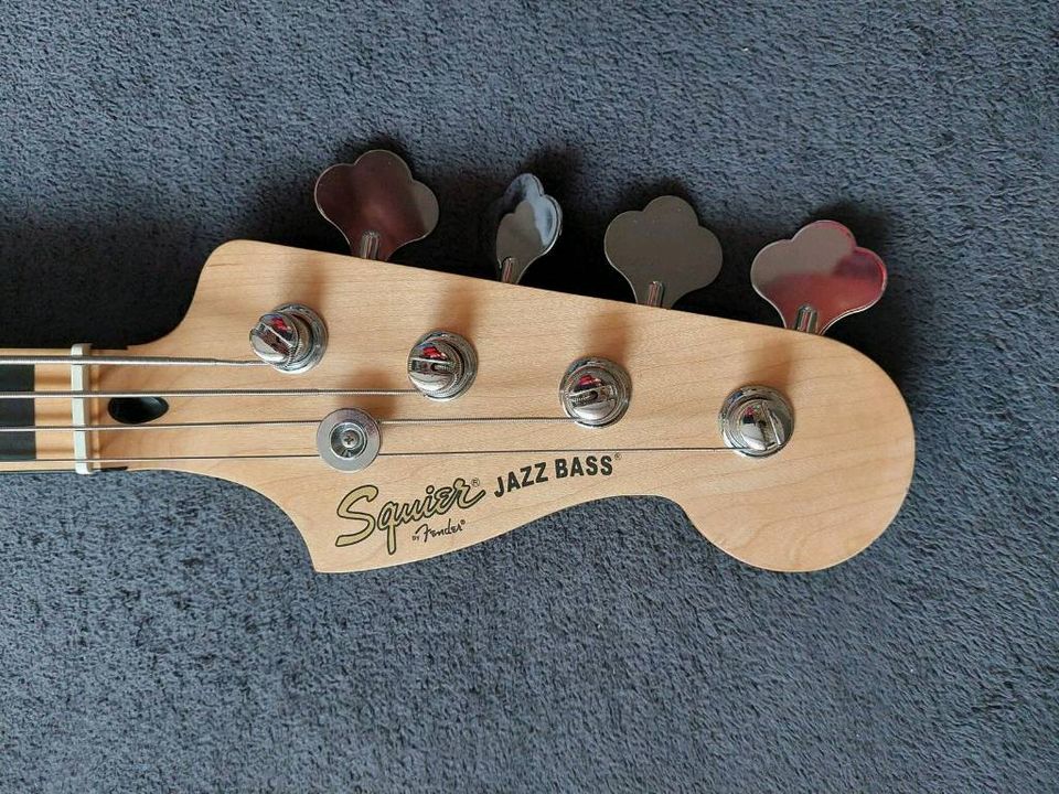 Squier Vintage Modified 70" Jazz Bass in Lengerich