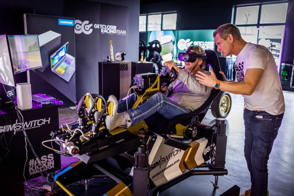 Sim Racing Gutschein für Full Motion Rennsimulator mit VR in Dortmund