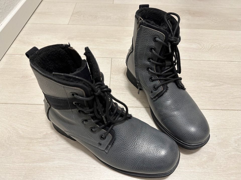 Winterschuhe Boots/Stiefel Gr.42 grau Echtleder Black Premium EMP in Köln