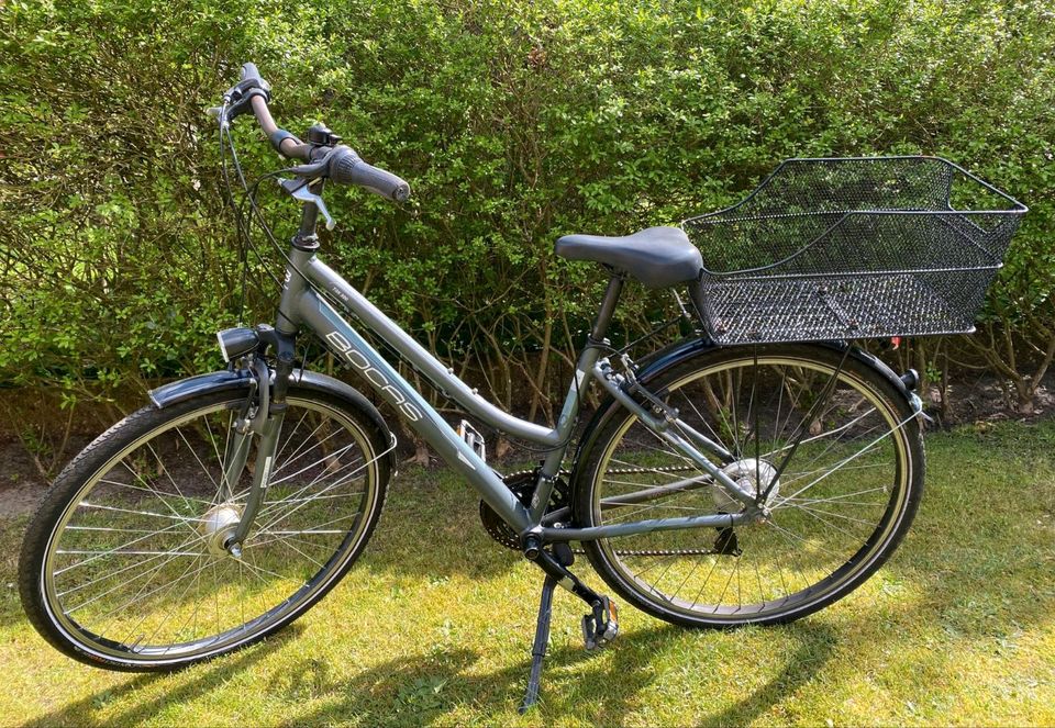 Cityfahrrad mit kleinem Rahmen 28 Zoll Bereifung in Adendorf