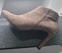 Stiefelette taupe beige Gr. 8 (42) Kennel & Schmenger Wildleder Nordrhein-Westfalen - Lüdinghausen Vorschau