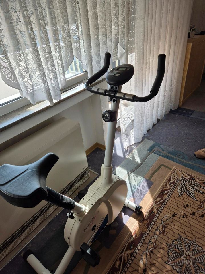 Hometrainer mit Ergometer in Montabaur