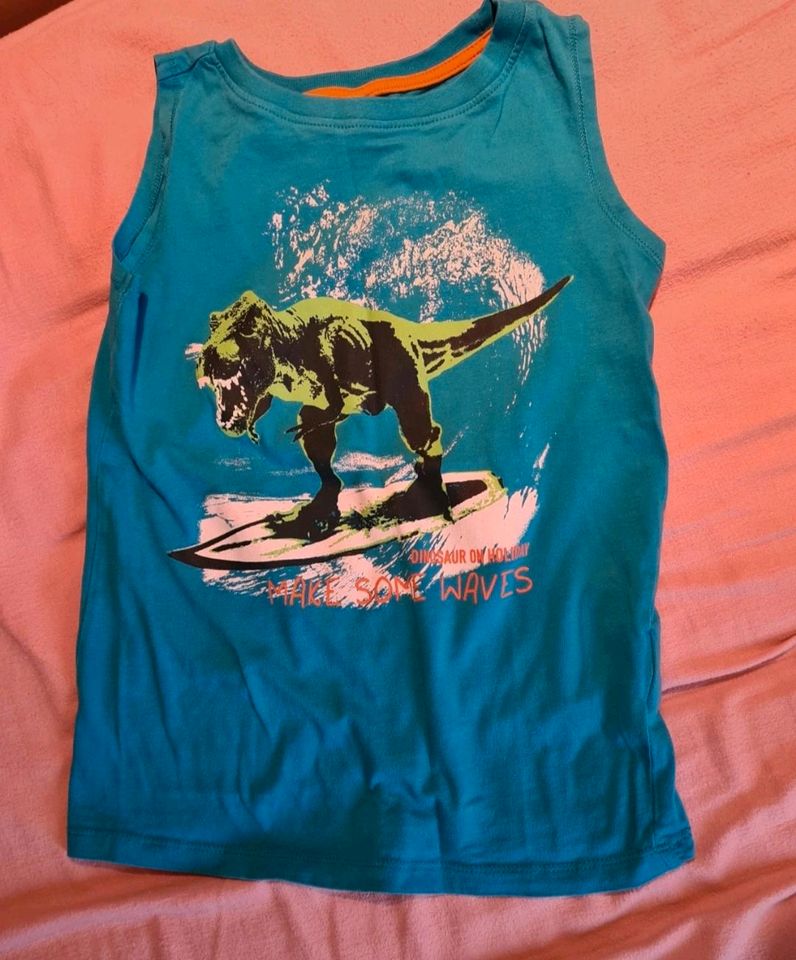 Gr. 128 Tshirt "Surf Dino" ärmellos kurz in Taufkirchen